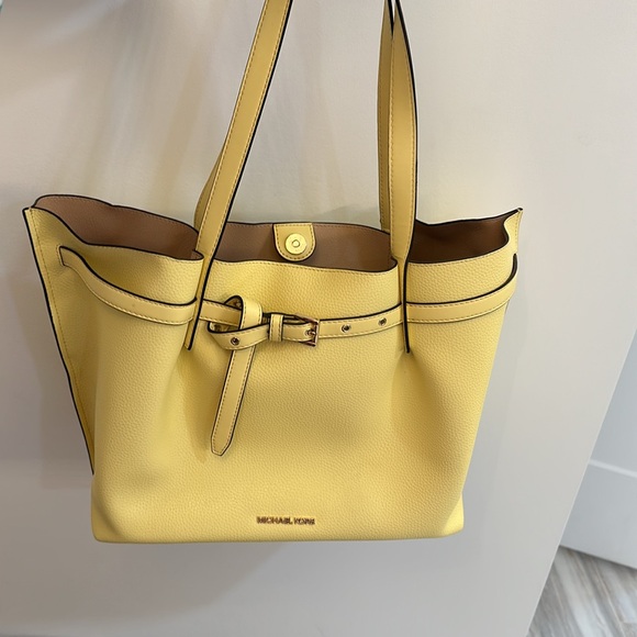 Michael Kors, handbag and wristlet - Picture 3 of 15